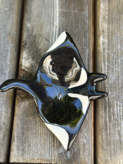 Manta ray dish black/white