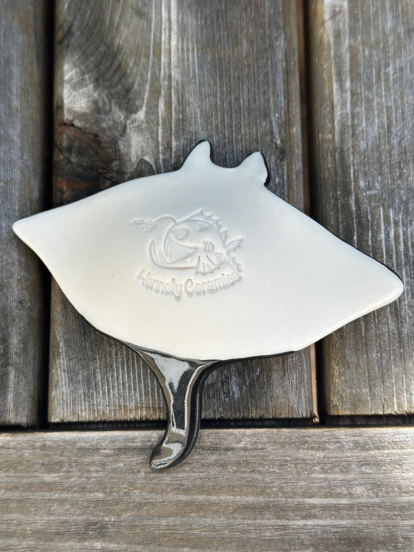 Manta ray dish black/white