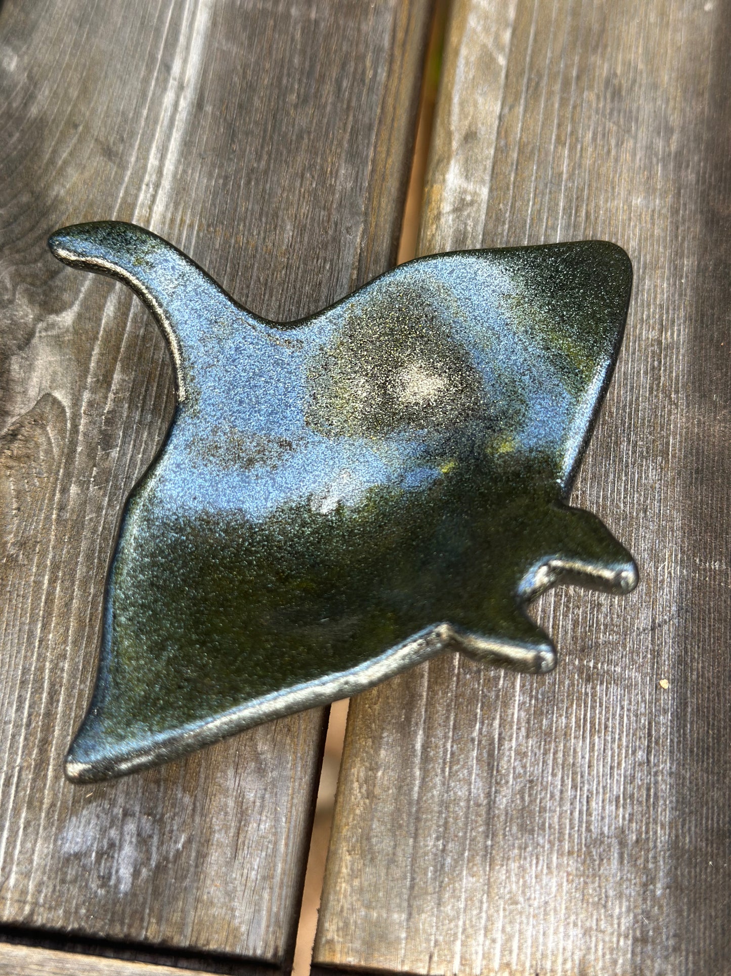 Manta ray dish sparkle
