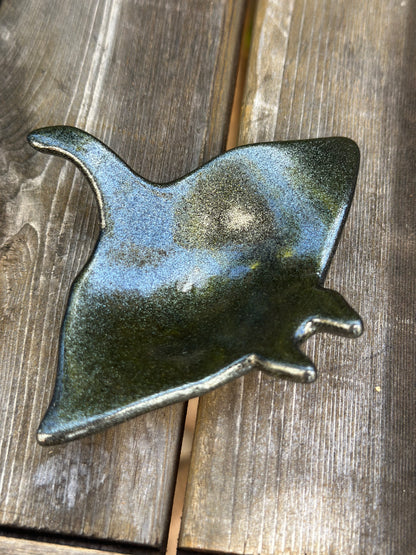 Manta ray dish sparkle