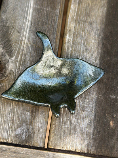 Manta ray dish sparkle