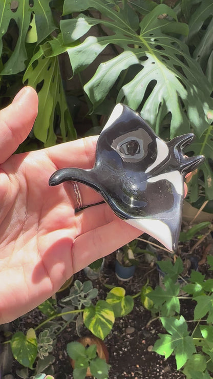 Manta ray dish black/white